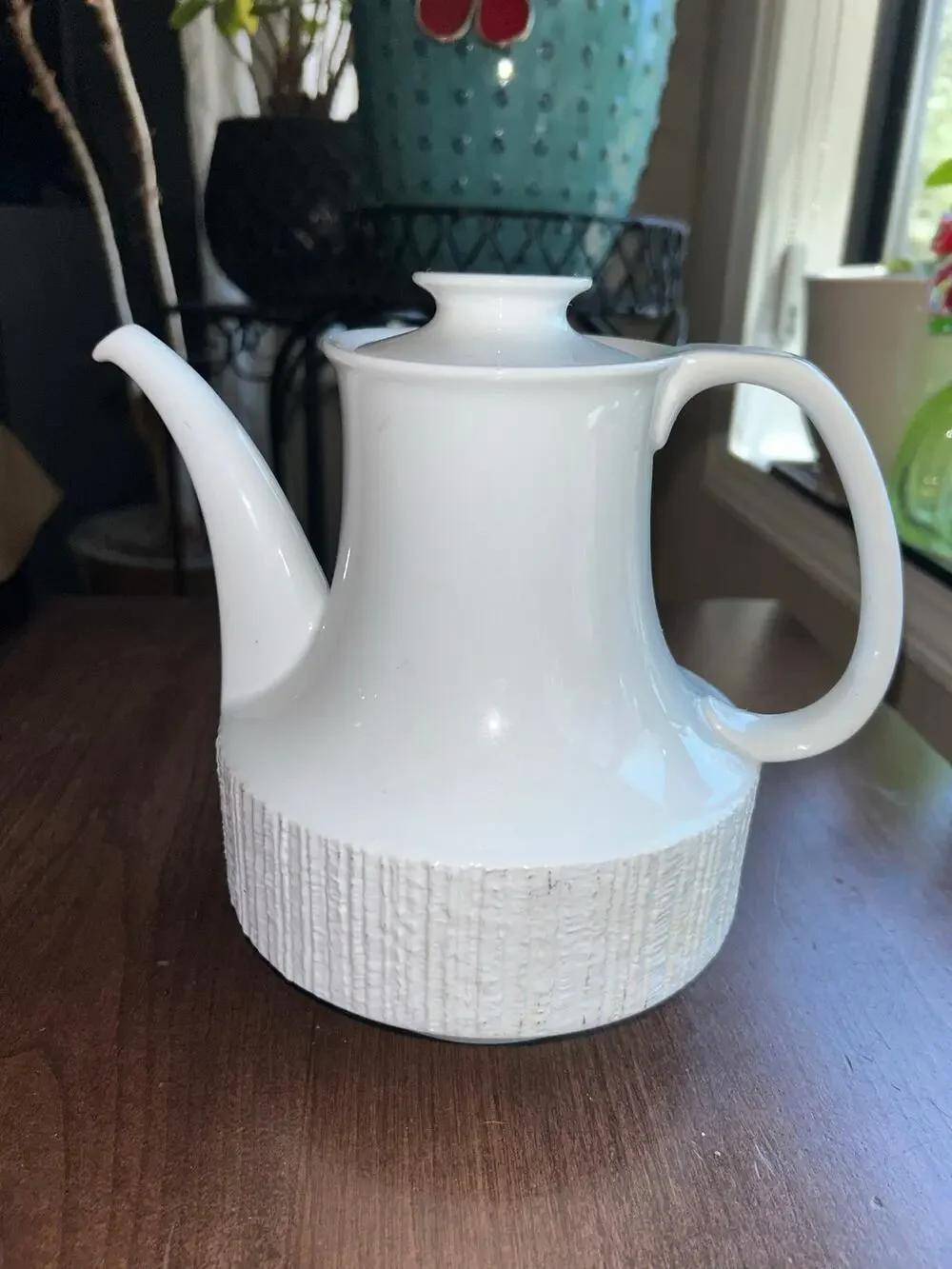 Thomas Arcta White Coffee Pot with Lid
